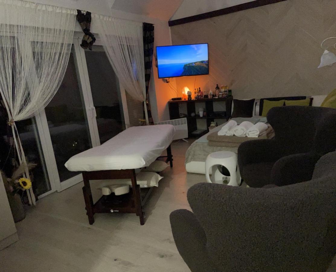 Regina Delux Apartman Дьюла Экстерьер фото
