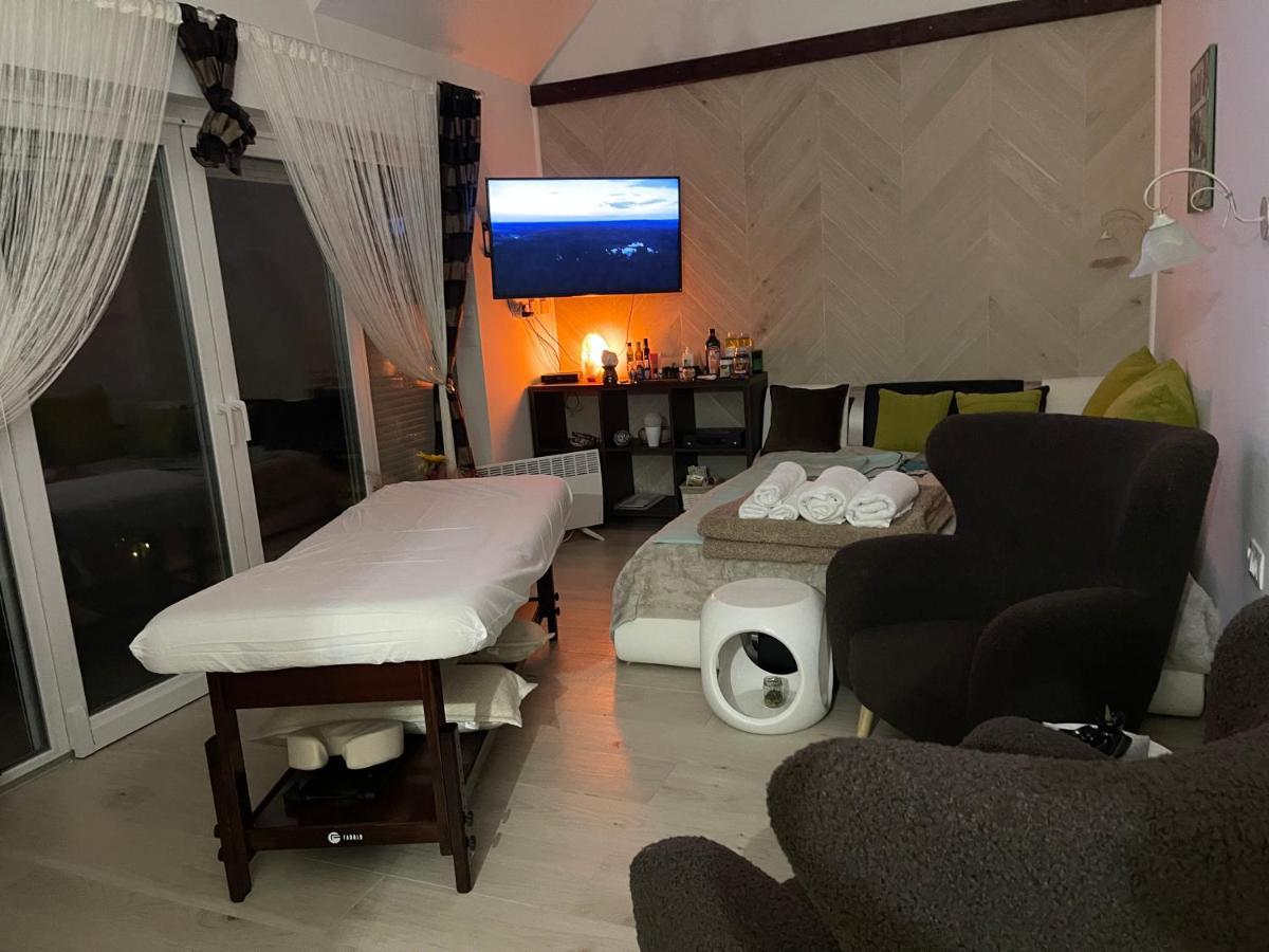 Regina Delux Apartman Дьюла Экстерьер фото