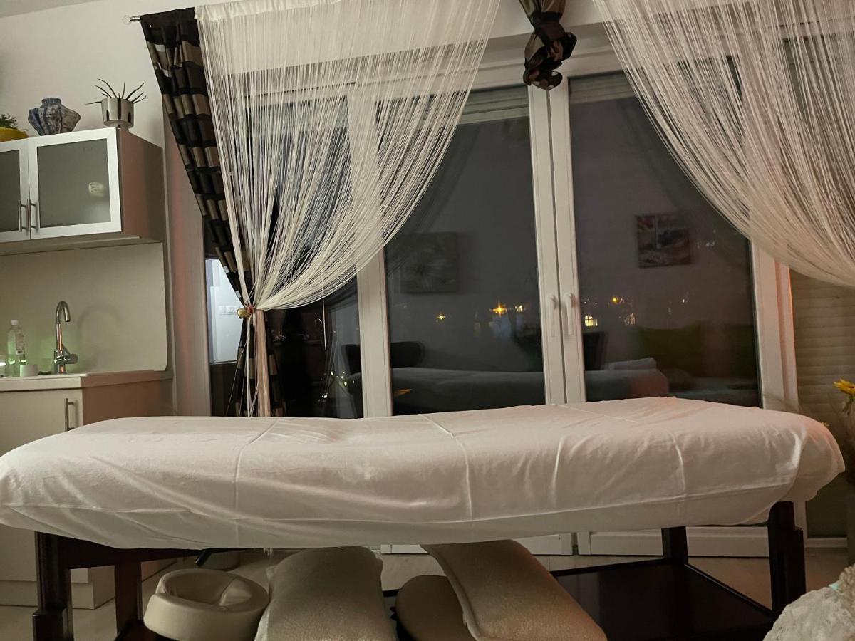 Regina Delux Apartman Дьюла Экстерьер фото
