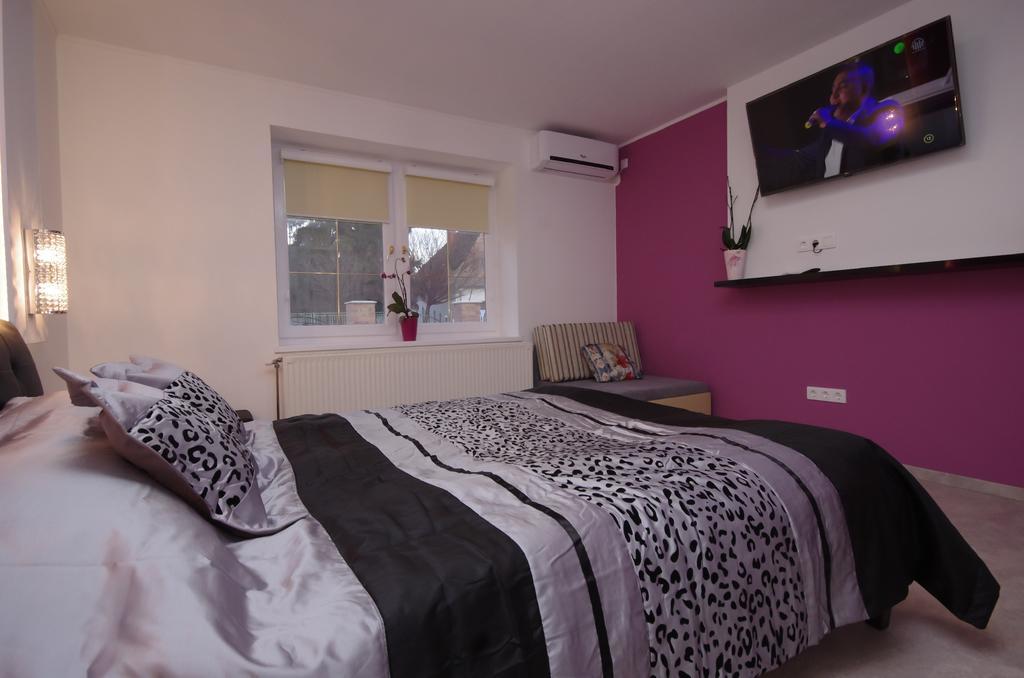 Regina Delux Apartman Дьюла Экстерьер фото