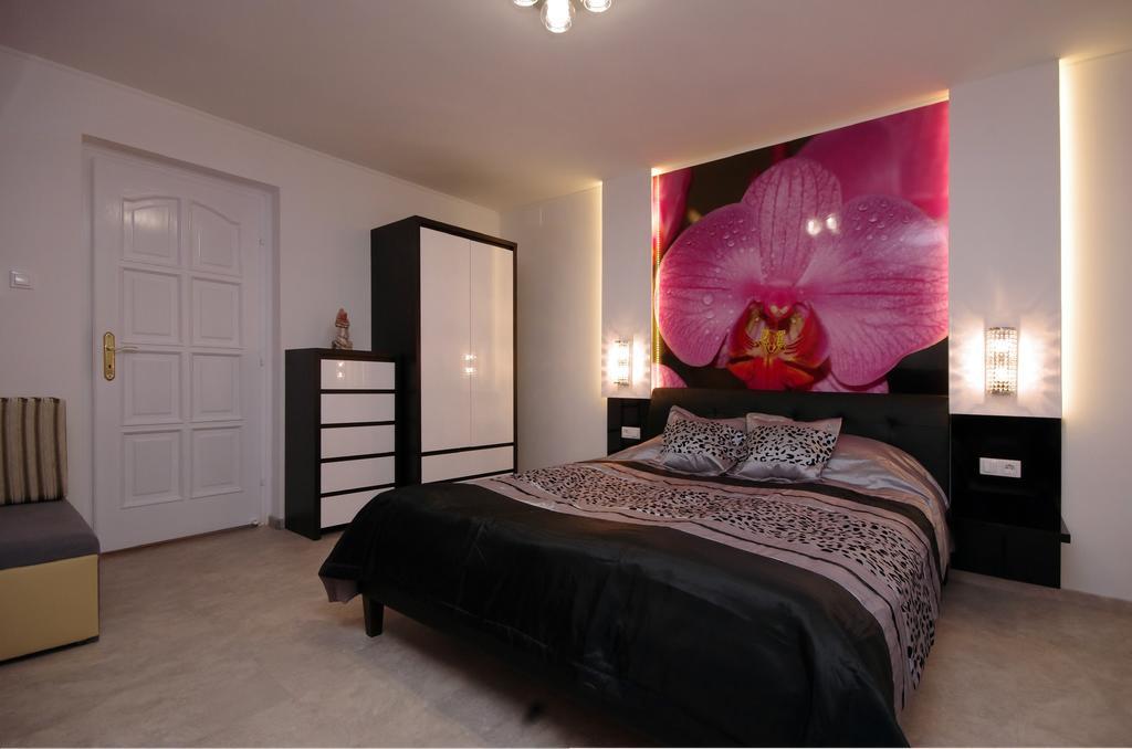 Regina Delux Apartman Дьюла Экстерьер фото
