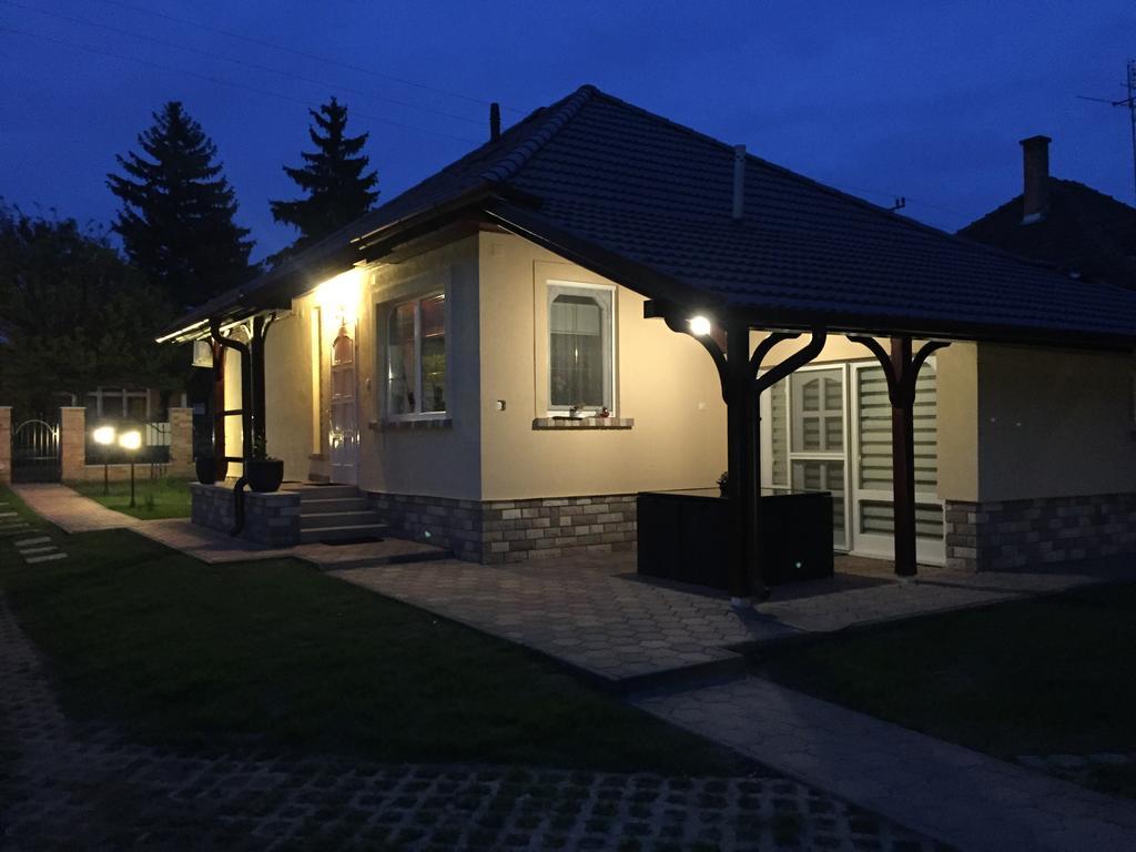 Regina Delux Apartman Дьюла Экстерьер фото
