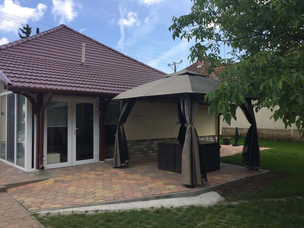 Regina Delux Apartman Дьюла Экстерьер фото