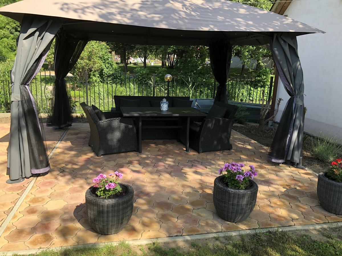 Regina Delux Apartman Дьюла Экстерьер фото