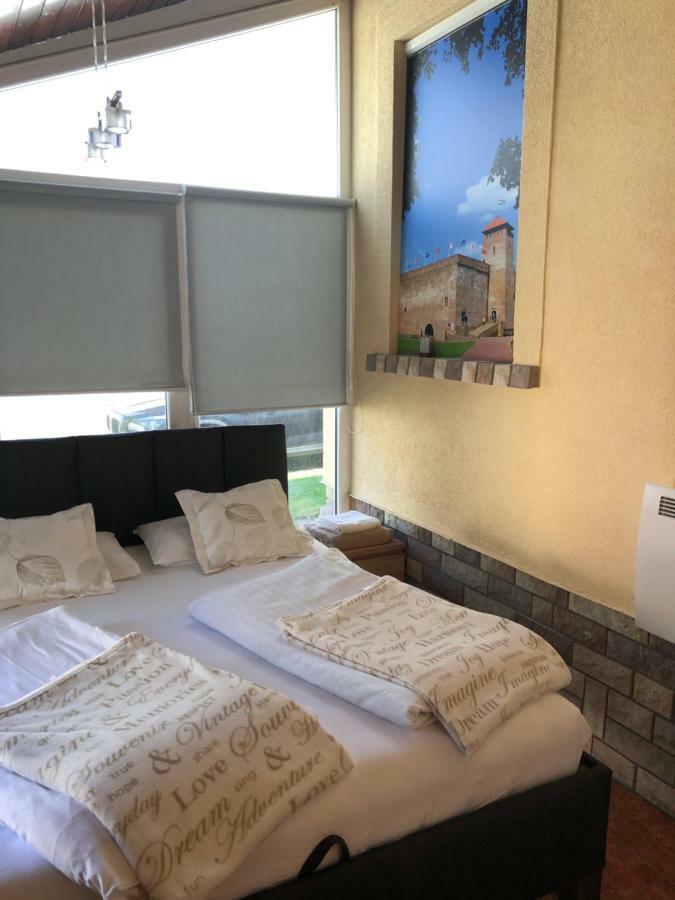 Regina Delux Apartman Дьюла Экстерьер фото
