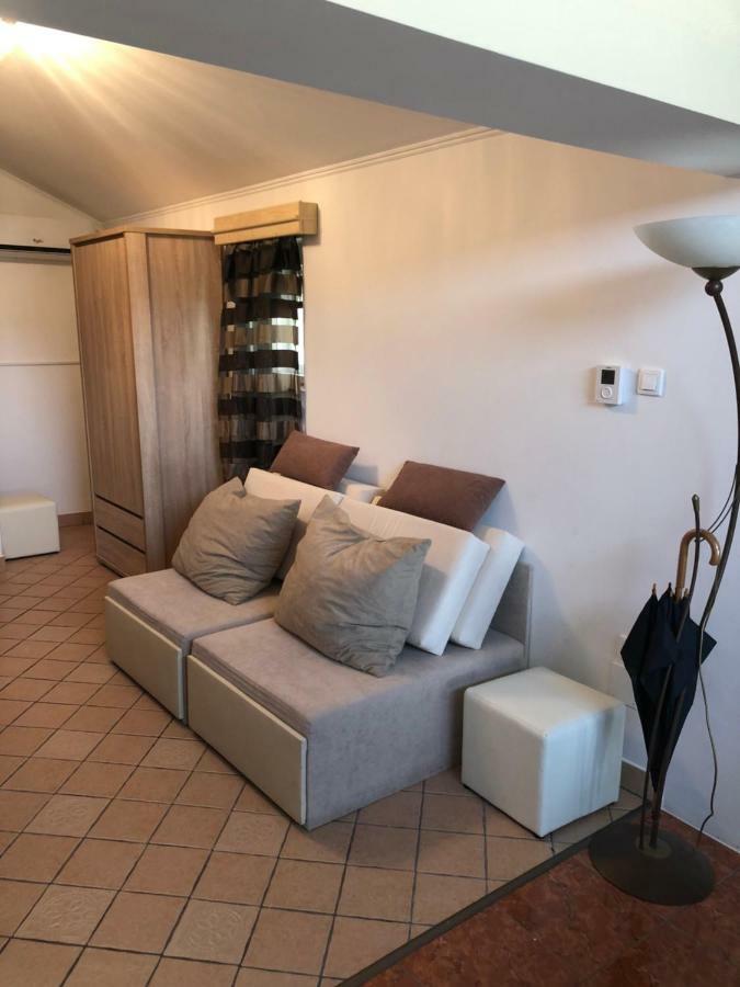 Regina Delux Apartman Дьюла Экстерьер фото