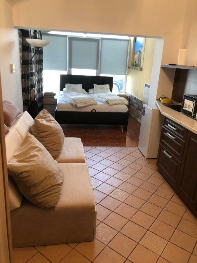 Regina Delux Apartman Дьюла Экстерьер фото